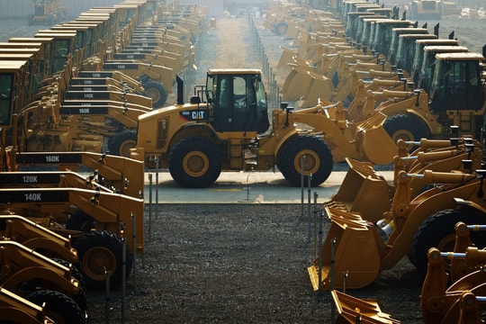 Chưa từng có, công ty vô danh bán máy xúc thu về hàng tỷ USD nhờ AI, cổ phiếu tăng mạnh hơn cả Amazon, Meta hay Microsoft