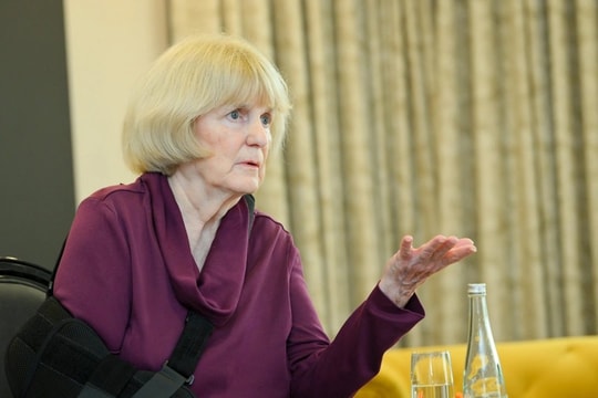 Giáo sư Mỹ nhận giải 500.000 USD từ tỷ phú Phạm Nhật Vượng: Chưa từng đến nơi nào bác sĩ tận tâm trọn vẹn vì bệnh nhân như Việt Nam