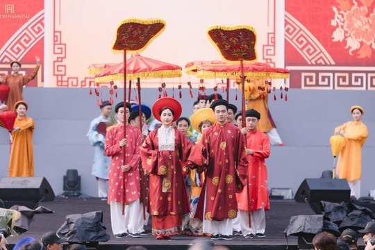 Diễu hành Việt phục mãn nhãn: Dấu ấn văn hóa Bảo Tín Mạnh Hải