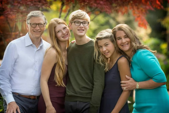Chân dung con trai duy nhất của Bill Gates: Sinh ra trong biệt thự 66.000 m2 nhưng không được dùng điện thoại trước 14 tuổi, ăn xong phải tự rửa bát