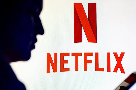 Tại sao giá cổ phiếu Netflix giảm 3% khi công bố mua lại một phần Warner Bros?