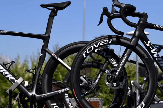 Nhận tin tố giác, cảnh sát lần theo chuỗi cung ứng triệt phá đường dây sản xuất hàng giả lớn nhất ngành xe đạp: Thu giữ lượng lớn khung, bánh xe, ghi đông giả, tổng trị giá hơn 42 tỷ đồng