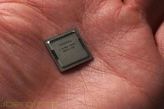 Mua bán trái phép thứ chỉ nằm gọn trong lòng bàn tay, 2 trung niên bị bắt