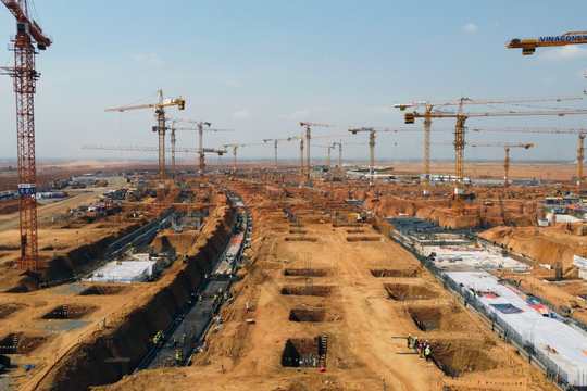 Sau cuộc di dời 17.000 dân lớn, nay 14.000 người quyết lập kỳ tích cho dự án lớn nhất Việt Nam