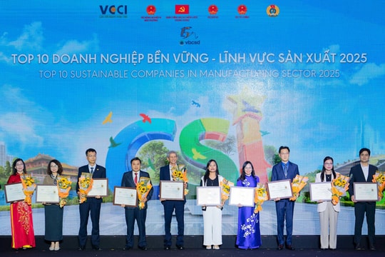 Vinamilk bứt phá ESG với danh hiệu “ngôi sao CSI” và loạt giải thưởng danh giá 2025