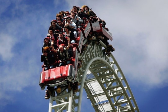 Chấm dứt tháng tăng phi mã "trần cứng" 14 phiên liên tiếp, một cổ phiếu "phi" từ trần xuống sàn, Chủ tịch HĐQT đăng ký thoái vốn ngay đỉnh