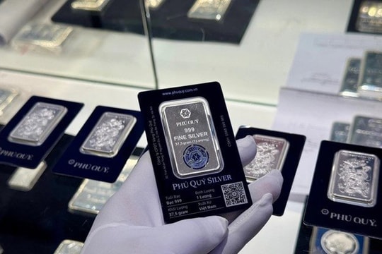 Bạc tăng mạnh chưa từng thấy, mức tăng vượt xa giá vàng
