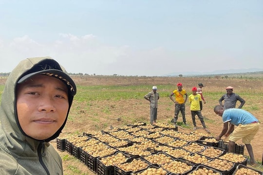 Động thái lạ của kênh Quang Linh Vlogs