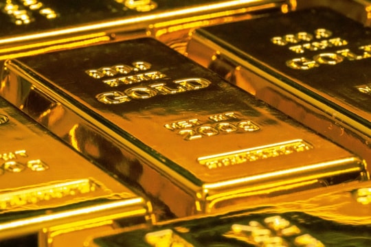 Giá vàng thế giới tăng sau quyết định hạ lãi suất của FED