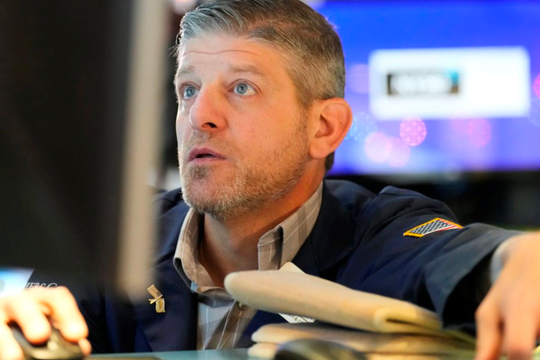 Nợ 100 tỷ USD, chỉ báo vỡ nợ bất ngờ tăng vọt, cổ phiếu rớt 13% chỉ trong một phiên: Chuyện gì đang xảy ra với công ty AI 'hot' nhất nhì thế giới?