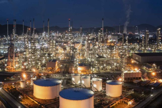 Khoan sâu dưới đáy biến, phát hiện 9 giếng dầu khổng lồ: Trữ lượng hơn 600 triệu thùng, chủ sở hữu là quốc gia chưa từng khai thác dầu
