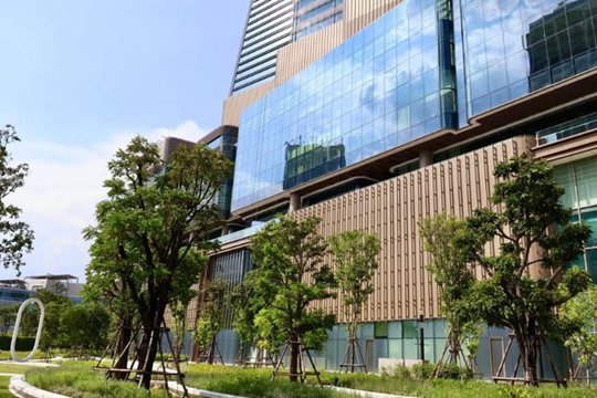 Người mua penthouse triệu USD có ‘bãi đỗ xe trên mây’, người thì bám víu giấc mơ an cư, chật vật để không phải bán nhà: Mảng sáng tối trên thị trường bất động sản ĐNA 