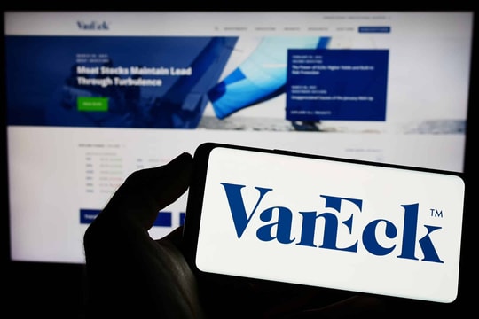 Quỹ ETF ngoại quy mô 15.000 tỷ thêm mới TCX, dự kiến bán mạnh VIC