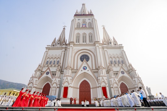 Đại gia Ninh Bình Nguyễn Xuân Thành chi 400 tỷ tài trợ xây thánh đường lớn nhất Việt Nam, tháp chuông chính cao xấp xỉ 110 m