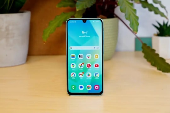 Cây bút công nghệ: "Mẫu điện thoại 5 triệu này đã chứng minh rằng chúng ta chẳng cần phải mua máy 30 triệu"