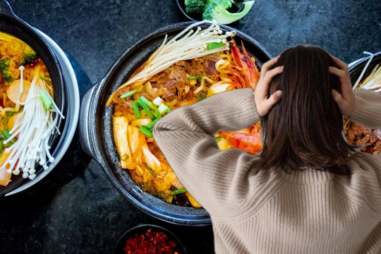 Chán việc văn phòng không tích lũy, người phụ nữ 30 tuổi bỏ việc mở nhà hàng 1 tỷ đồng, 3 tháng sau phải đóng cửa: Tôi bất lực!