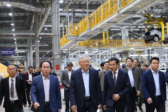 Thăm nhà máy VinFast, Phó Thủ tướng chỉ ra hướng đi đúng của Tập đoàn tỷ phú Phạm Nhật Vượng