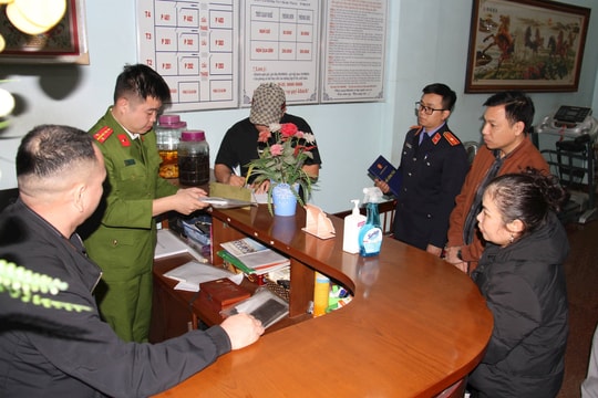 Trong đêm, Công an phát hiện 7 đối tượng phạm tội tại số nhà 009