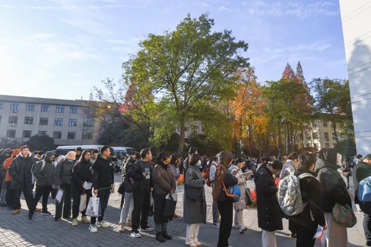 Kỷ lục: 3,7 triệu lao động trẻ Trung Quốc thi công chức, tỷ lệ chọi 1/100, có nơi 6.470 hồ sơ nộp cho 1 vị trí