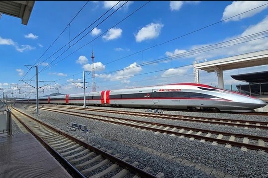 Indonesia chật vật với dự án đường sắt tốc độ cao: Lỗ 260 triệu USD/năm vì không đủ hành khách