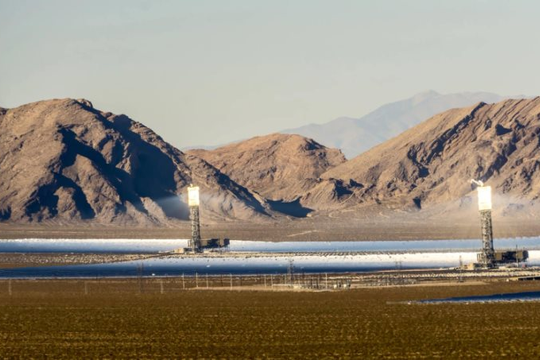 Mỹ ‘ngậm đắng nuốt cay’ đánh mất kho báu 2 tỷ USD trải rộng bằng 1.820 sân bóng đá giữa sa mạc: Công nghệ đỉnh cao thế giới tụt hậu sau vài năm, đốt tiền tỷ không sinh lời