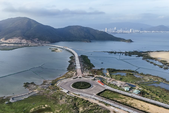 Hợp long cầu Hải Giang kết nối dự án MerryLand Quy Nhơn