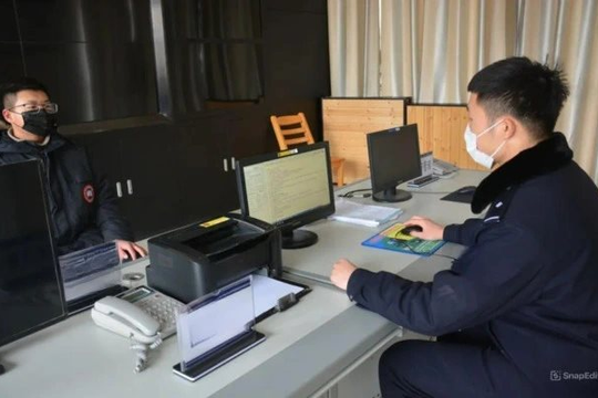 Vừa nhận 4 giao dịch chuyển khoản 48 triệu đồng, phút sau tài khoản bị phong tỏa, người đàn ông phải báo công an