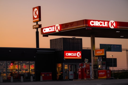 Cạm bẫy tiền số tại Circle K: Khi các cửa hàng tiện lợi trở thành điểm nóng lừa đảo với tổng thiệt hại hơn 330 triệu USD năm 2025 tại Mỹ