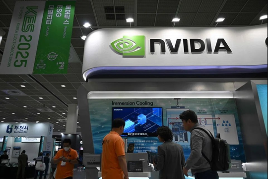 Tại sao Trung Quốc dè dặt với chip H200 của Nvidia dù được nới lỏng hạn chế?