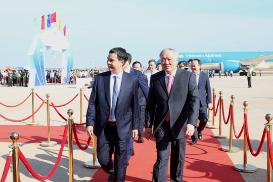 Đúng 6h30', Phó Thủ tướng đi chuyến bay tới dự án 16 tỷ USD: Thời khắc trọng đại của công trình 5 sao