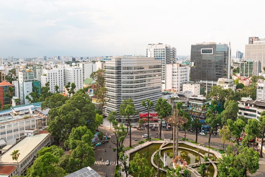 Toà nhà ở TP HCM lắp pin mặt trời cung cấp điện cho thiết bị điều hoà