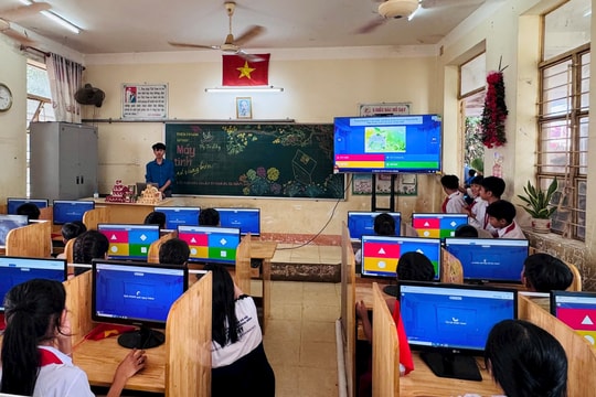 Mở rộng cơ hội tiếp cận công nghệ cho học sinh vùng biên giới