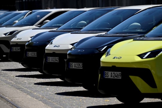 Một hãng xe điện Trung Quốc tăng doanh số 200% ở châu Âu - có phải đây là lý do EU vội vàng gỡ bỏ lệnh cấm xe xăng?