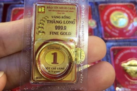 Giá vàng tăng cao nhất mọi thời đại, nhiều người ra tiệm vàng chỉ làm một việc, chuyên gia dự báo gì?