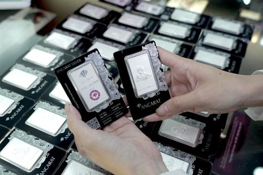 Giá bạc tăng cao chưa từng thấy 