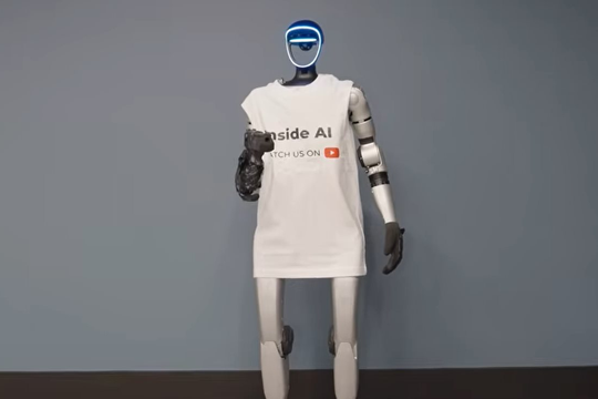 Robot hình người tích hợp ChatGPT cầm súng bắn người sau khi bị ‘thao túng tâm lý’