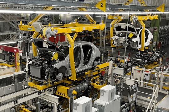 EU rút lại lệnh cấm hoàn toàn xe xăng: Ai mừng, ai lo?