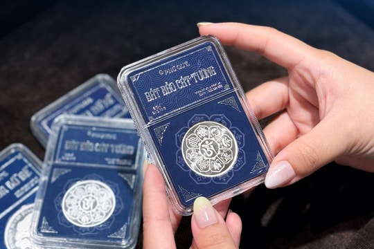 Giá bạc hôm nay neo cao trên 74 triệu đồng/kg