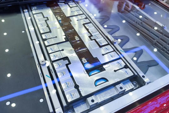 Bước đột phá mới trong công nghệ pin giúp xe điện nhẹ hơn, giá thành rẻ hơn, hiện thực hóa mục tiêu chạy 1.000 km mới cần sạc