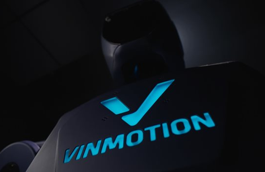 Robot hình người thế hệ thứ 2 của VinMotion lộ diện: Đột phá hơn, có thể tự đứng dậy khi ngã và tự thay pin?