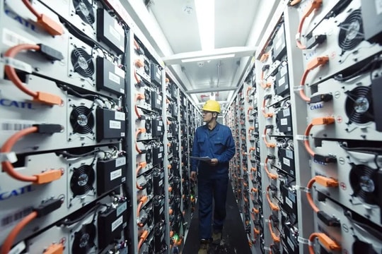 Muốn hạ Trung Quốc nhưng chính "vũ khí" đang dùng lại là của Trung Quốc sản xuất: Một quốc gia bất lực