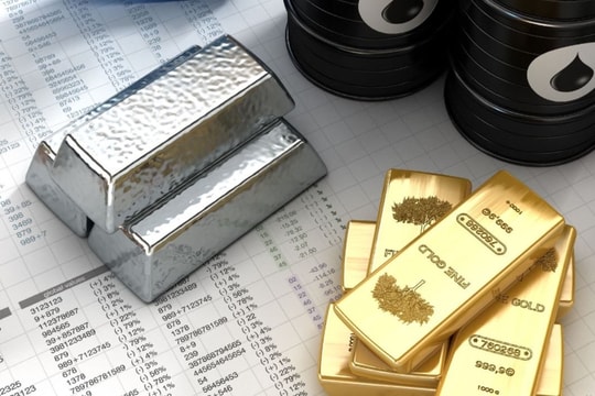 Thị trường ngày 27/12: Vàng, bạc liên tiếp lập đỉnh mới, dầu không giữ được đà hồi phục