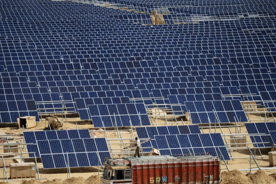 Quốc gia sản xuất pin mặt trời top 3 thế giới ‘vỡ mộng’, sắp 'chìm' trong núi pin thải 600.000 tấn từ mái nhà đến sa mạc