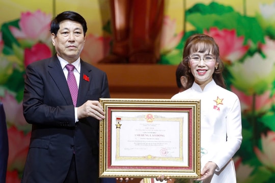 Nữ tỷ phú USD đầu tiên của Việt Nam vừa được Chủ tịch nước trao tặng phần thưởng cao quý