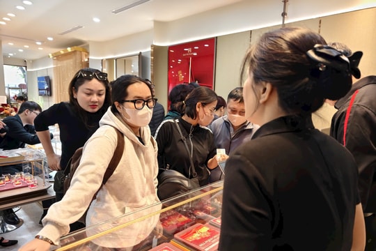 Vàng chỉ cần 30.000 đồng để cán mốc kỷ lục chưa từng có ở VN, bạc tăng không cản nổi: Chuyên gia nói gì?