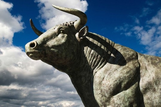 Dòng tiền "đổ bộ", một nhóm cổ phiếu bứt tốc mạnh mẽ, điều gì đang xảy ra? 