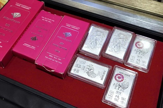 Giá bạc thế giới lao dốc, bạc trong nước giảm mạnh hơn 200.000 đồng/lượng