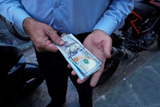 Quốc gia quan trọng của BRICS chứng kiến nền kinh tế lao dốc, đồng nội tệ mất giá nghiêm trọng, 1,45 triệu đơn vị mới đổi được 1 USD