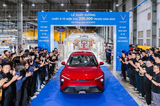 Nhà máy của tỷ phú Phạm Nhật Vượng đạt công suất kỷ lục, chính thức xuất xưởng chiếc xe điện thứ 200.000 