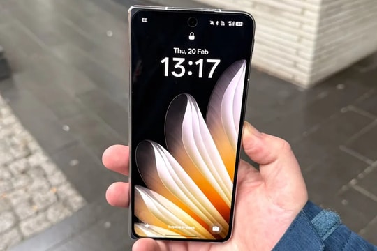 "Là chuyên gia review, với tôi, đây mới là điện thoại số 1 của năm 2025 chứ không phải Apple hay Samsung"